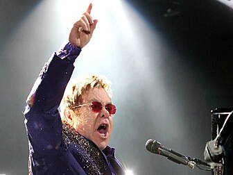 Elton apologises for ranting a...